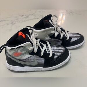 Toddler Jordan Mid 1 X-Ray shoes